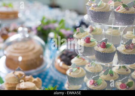 Cup Cakes on Cake Stand
