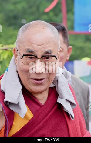 Glastonbury Festival, Somerset, UK. 28th June 2015. His Holiness the 14th Dali Lama celebrated his 80th year whilst addressing the Glastonbury Festival from the Peace Garden where a large crowd sang 'Happy Birthday to You'. Security was tight during his visit where there were some demonstrators. Credit:  Tom Corban/Alamy Live News Stock Photo