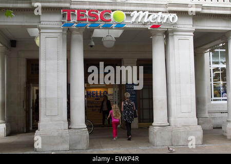 Wimbledon London,UK. 28th June 2015. A local branch of Tesco Metro in Wimbledon replaces a letter with a tennis ball Stock Photo