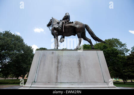 Memphis, Tennessee, USA. 28th June, 2015. The statue of Nathan Bedford Forrest shows signs of vandalism despite efforts to clean it off. Memphis Mayor A.C. Wharton has proposed removing the statue and gravesite amid continued public outcry. © Raffe Lazarian/ZUMA Wire/ZUMAPRESS.com/Alamy Live News Stock Photo