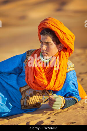 Young Berber man wearing djellaba and turban, portrait, Egr Chebbi, Sahara, Morocco Stock Photo
