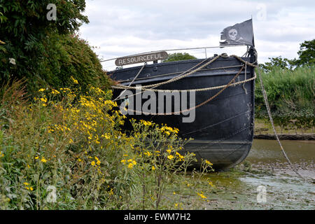 A Skull and Crossbones on an abandoned houseboat on the River Thames, Chiswick, London, England, U.K. Stock Photo