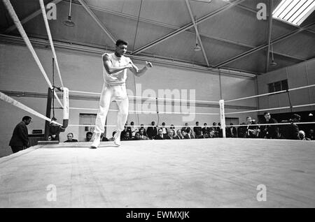 Cassius Clay later to become Muhammad Ali training for his second clash with British Heavyweight Henry Cooper. 10th May 1966 Stock Photo