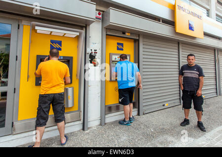 Crete, Greece. 28th June, 2015. People withdraw money  from ATMs, Rethymno, Crete, Greece Stock Photo