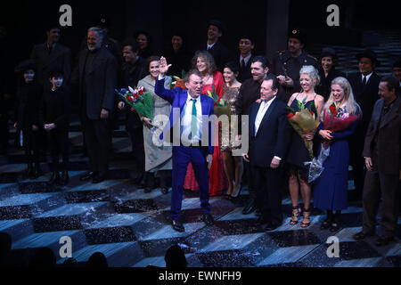 Opening night for Doctor Zhivago at the Broadway Theatre - Curtain Call.  Featuring: Des McAnuff, Lora Lee Gayer, Lucy Simon, Tam Mutu, Kelli Barrett, Michael Weller Where: New York City, New York, United States When: 22 Apr 2015 Stock Photo