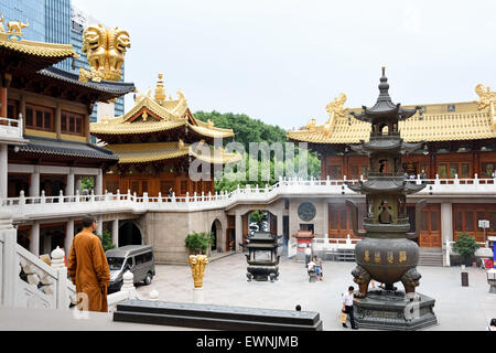Jing'an Temple ( Temple of Peace and Tranquility ) Chinese  Buddhist temple on the West Nanjing Road in Shanghai China Stock Photo