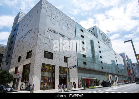 Louis Vuitton Ginza Store Fully Covered of Holographic Glass with Emerald  Blue Highlights at Night. Editorial Photography - Image of blue, japan:  276925642