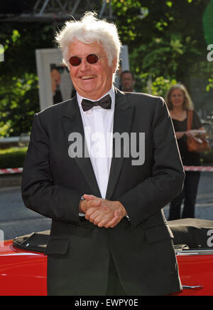Munich, Germany. 29th June, 2015. French director Jean-Jacques Annaud arrives to award ceremony of the CineMerit Award at the film festival in Munich, Germany, 29 June 2015. The Munich International Film Festival has been honouring outstanding figures in the international film industry with the award since 1997. Photo: URSULA DUEREN/dpa/Alamy Live News Stock Photo