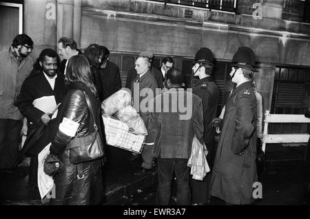 Pickets, members of the Union of Post Office Workers and Postal and Telegraph officers were on duty outside the Overseas Telephone Exchange, Wren House, Carter Lane, London. But despite this, many telephonists reported for duty. Police officers move in to Stock Photo