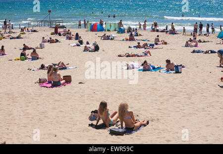 Bournemouth, Dorset, UK. 30th June, 2015. UK Weather: hot sunny day at Bournemouth Beach - sunseekers flock to the seaside as temperatures rise and heatwave forecast Credit:  Carolyn Jenkins/Alamy Live News Stock Photo