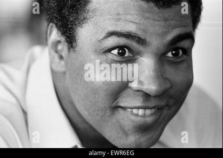 Muhammad Ali former Heavyweight Champion in the Bahamas for his fight with Trevor Berbick.  17th November 1981 Stock Photo