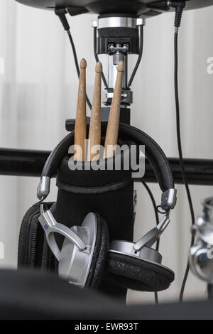 Play cymbal in a drum set in a recording studio Stock Photo - Alamy