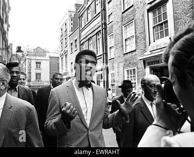 Cassius Clay later to become Muhammad Ali (centre) In town for the heavyweight title fight with Henry Cooper in London. 27th May 1963 Stock Photo