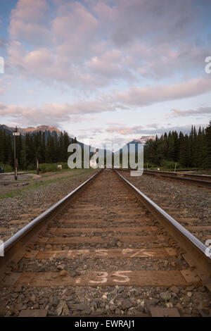 The railway tracks at Banff in the early morning light. Used by the Rocky Mountaineer & The Royal Canadian Pacific line.  Banff National Park, Canada Stock Photo