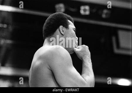 Muhammad Ali in the gym ahead of his clash with Smoking Joe Frazier to be held at Madison Square Garden in New York City. 4th March 1971 Stock Photo