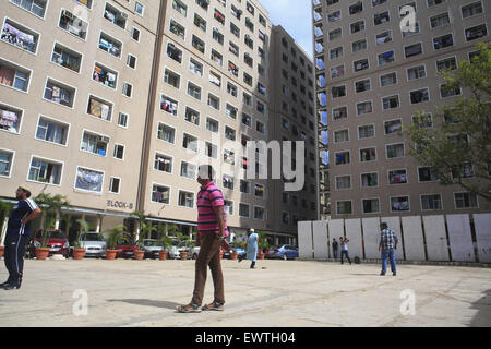 Mumbai, Maharashtra, India. 4th Sep, 2013. 4 Sept. 2013 : Bhendi Bazaar, Mumbai, INDIA:.Children play cricket at The Transit Residential site at Anjirwadi, Mumbai where about 1600 people have been temporarily shifted pending work on the Bhendi Bazaar re-development project.STORY :.In Bhendi Bazaar, a market district, in the heart of Mumbai, dilapidated old buildings line the streets. Many have cramped, dark, dingy interiors with crumbling staircases. Some are precariously supported by bamboo poles. Giant rats scurry across the floors. Such decayed surroundings ought to be deserted, but Stock Photo