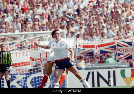 England v Soviet Union 1-3 1988 European Championships, Hanover Germany Group Match B. England's Dave Watson in action. 18th June 1988 Stock Photo