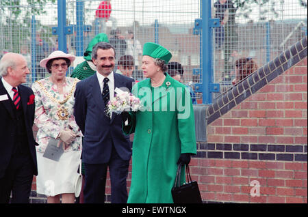 Queen Elizabeth II visiting Middlesbrough to open Pallister Park.  The mayor of Middlesbrough, Eileen Berryman was also in attendance. 18th May 1993. Stock Photo