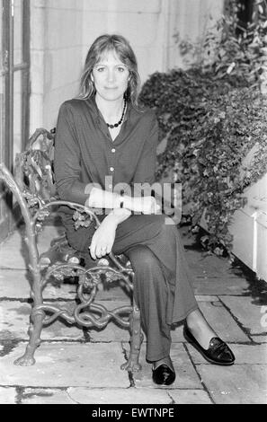 Penelope Wilton with Wendy Wood, who she portrays in 'Cry Freedom'. 20th November 1987. Stock Photo