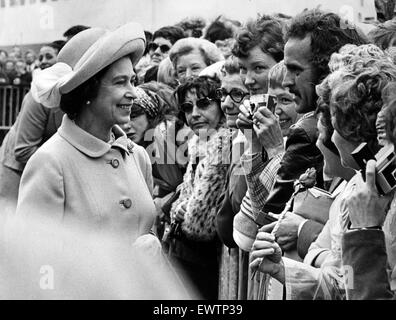 Queen Elizabeth II visits Teesside during her Silver Jubilee tour. A friendly smile during a walk-about at Tees Dock before left on her tour of Cleveland. 14th July 1977. Stock Photo