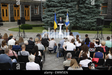 Kiev, Ukraine. 1st July, 2015. Ukrainian President Petro Poroshenko speaks to journalists during a presentation of the draft changes to the Ukrainian Constitution, at the Presidential office in Kiev, Ukraine, 01 July 2015. A Constitutional Commission was established earlier this year to draw up constitutional reforms in response to international demands after an uprising by pro-Russian separatists in the east of the country and aimed at decentralizing powers in Ukraine - except from the defence, security and foreign policy. Credit:  Serg Glovny/ZUMA Wire/ZUMAPRESS.com/Alamy Live News Stock Photo