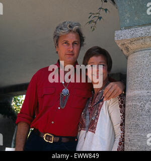 Österreichische Schauspielerin Maria Schell mit Ehemann Veit Relin, Deutschland 1970er Jahre. Austrian actress Maria Schell with husband Veit Relin, Germany 1970s. 6x6Dia49 Stock Photo