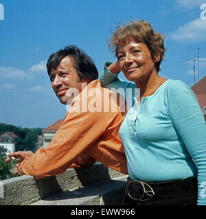 Deutsches Schauspielerehepaar Heinz Baumann und Gardy Brombacher, Deutschland 1970er Jahre. German actor couple Heinz Baumann and Gardy Brombacher, Germany 1970s. 6x6Dia69 Stock Photo