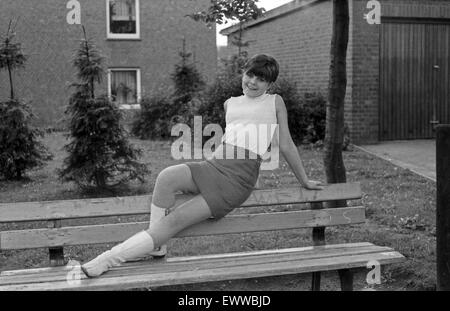 Deutsche Schlagersängerin Gaby Baginsky, Deutschland 1960er Jahre. German schlager singer Gaby Baginsky, Germany 1960s. 24x36Neg285 Stock Photo