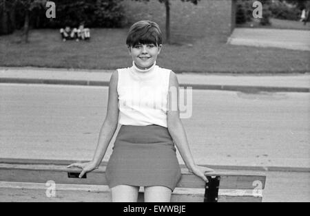 Deutsche Schlagersängerin Gaby Baginsky, Deutschland 1960er Jahre. German schlager singer Gaby Baginsky, Germany 1960s. 24x36Neg285 Stock Photo