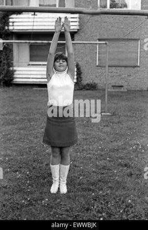 Deutsche Schlagersängerin Gaby Baginsky, Deutschland 1960er Jahre. German schlager singer Gaby Baginsky, Germany 1960s. 24x36Neg285 Stock Photo