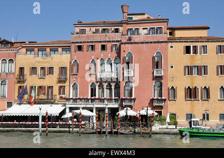 Italy Venice Canale Grande - Cannaregio region - merchants waterside houses now converted to grand hotels - moorish influence Stock Photo