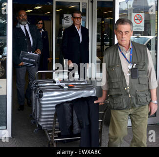 Pierce Brosnan arrives in Milan, Italy. The former James Bond star stops outside and poses with fans while waiting for transport at the airport.  Featuring: Pierce Brosnan Where: Milan, Italy When: 30 Apr 2015 Stock Photo