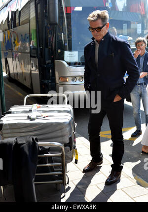 Pierce Brosnan arrives in Milan, Italy. The former James Bond star stops outside and poses with fans while waiting for transport at the airport.  Featuring: Pierce Brosnan Where: Milan, Italy When: 30 Apr 2015 Stock Photo