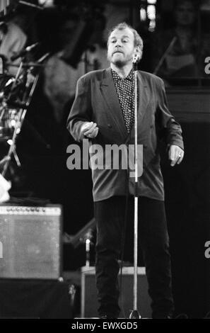 John Lennon Memorial Concert held at Pier Head, Liverpool. Joe Cocker performs. 5th May 1990. Stock Photo