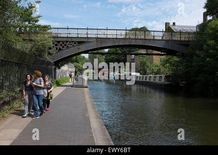 General view of life along the bank of the Regents Canal which runs from Little Venice through toward Camden Town Stock Photo