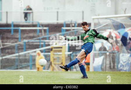 Cardiff 3-1 Lincoln, League Division 3 match at Cardiff City Stadium, Monday 12th April 1993. Gavin Ward, Cardiff Goalkeeper in action. Stock Photo