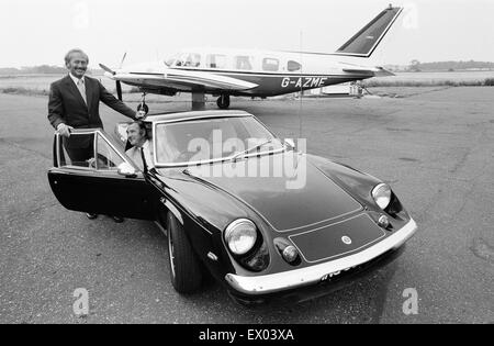 Colin Chapman (l) founder of the sports car company Lotus Cars, pictured with Roy Spicer and the new Lotus sports car, 6th September 1972. In background, Colin Chapman's private plane. Stock Photo