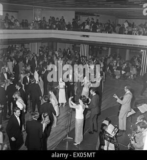 Top Rank Reading Charity Ball, Top Rank Ballroom, Reading, Berkshire, 28th October Stock ...