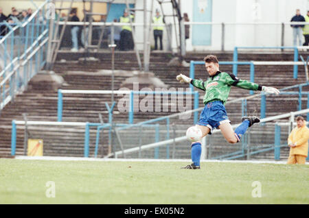 Cardiff 3-1 Lincoln, League Division 3 match at Cardiff City Stadium, Monday 12th April 1993. Gavin Ward, Cardiff Goalkeeper in action. Stock Photo