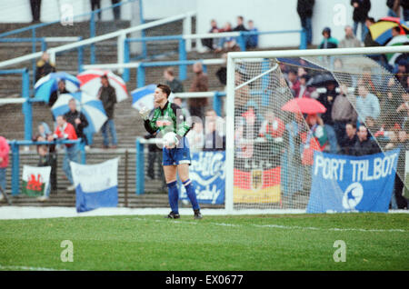 Cardiff 3-1 Lincoln, League Division 3 match at Cardiff City Stadium, Monday 12th April 1993. Gavin Ward, Cardiff Goalkeeper in action. Stock Photo