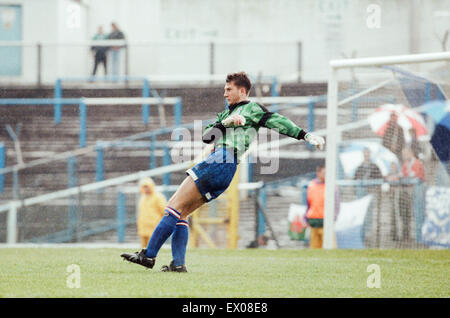 Cardiff 3-1 Lincoln, League Division 3 match at Cardiff City Stadium, Monday 12th April 1993. Gavin Ward, Cardiff Goalkeeper in action. Stock Photo