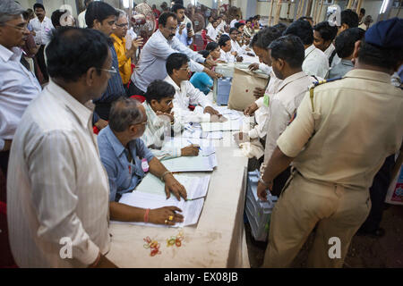 Mumbai, India. 28th Apr, 2014. 23 April 2009 - Mumbai, INDIA:.Under tight Police security, Election Officers arrive and deposit the Electronic Vending Machine (EVM) after the Votes have been cast at the Polling Station. These EVMs are deposited at the Local Election office for safe keeping under tight security till the day of counting of Votes.9, 19,000 polling stations had been set up with approximately 3.6 million electronic voting machines. This is because the Election Commission of India has ruled that no one should have to travel more than 2 kilometes to reach a polling station, and Stock Photo
