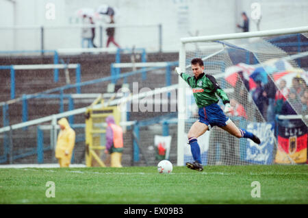 Cardiff 3-1 Lincoln, League Division 3 match at Cardiff City Stadium, Monday 12th April 1993. Gavin Ward, Cardiff Goalkeeper in action. Stock Photo