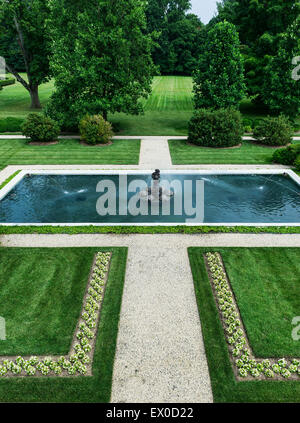Fountain pool, Nemours Mansion and Gardens, Wilmington, Delaware, USA Stock Photo