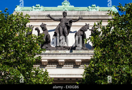 The quadriga statue on the exterior of Australia House on the Strand in London. Stock Photo