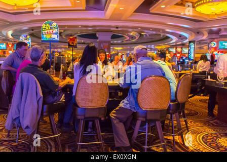 Atlantic City, NJ, USA, Large Crowd People, sitting at tables, Gambling Inside, Caesar's Gambling Casino Room Stock Photo