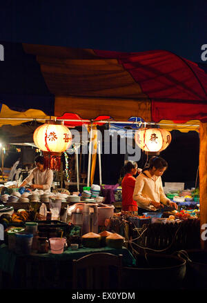 Food stall vendors at the night market by the Mekong River, Quai Fa Ngum, Vientiane, Laos P.D.R. Stock Photo