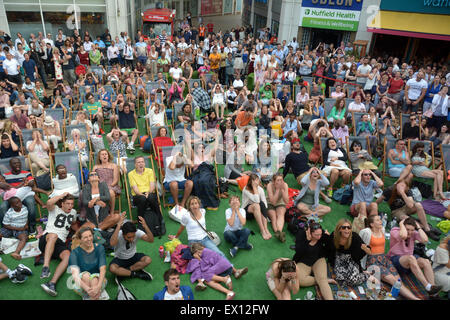 Wimbledon, London, UK. 3rd July, 2015.  Picture shows emotional crowds watching a big screen of the match between Heather Watson of Britain and Serena Williams of the USA. Credit:  mainpicture/Alamy Live News Stock Photo