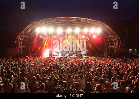 Manchester, UK. 3rd July, 2015. Paul Heaton and Jacqui Abbott perform live at the Summer In The City event at Castlefield Bowl. © Alamy Live News/ © Simon Newbury/Alamy Live News Credit:  Simon Newbury/Alamy Live News Stock Photo