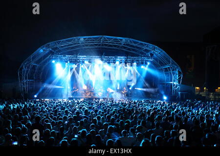 Manchester, UK. 3rd July, 2015. Paul Heaton and Jacqui Abbott perform live at the Summer In The City event at Castlefield Bowl. © Alamy Live News/ © Simon Newbury/Alamy Live News Credit:  Simon Newbury/Alamy Live News Stock Photo